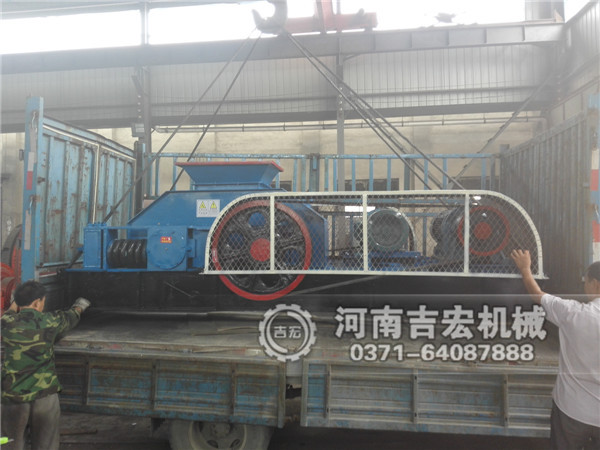 2pg800&times;600對輥破碎機發往重慶