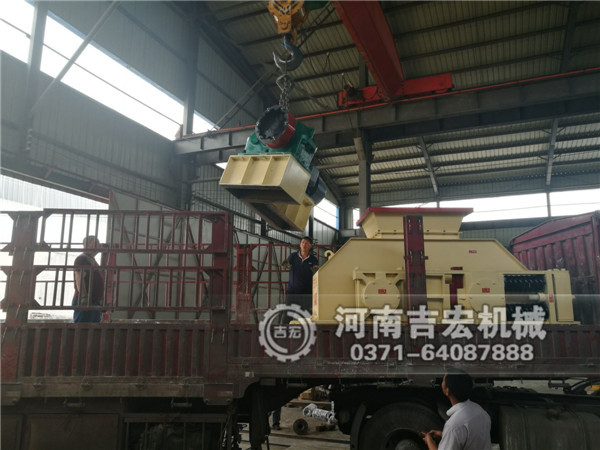 1200&times;1000對輥破碎機發往湖北