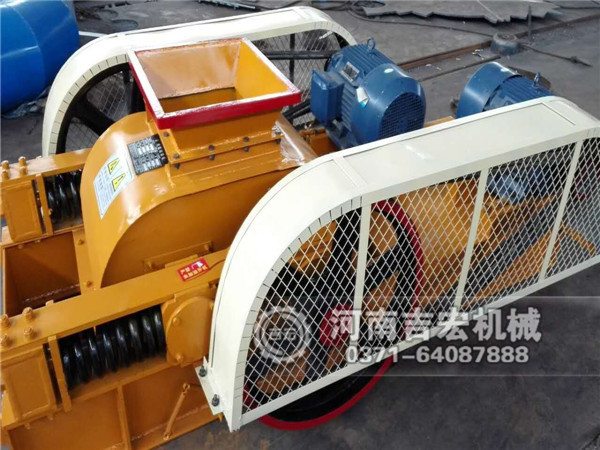 400&times;400輥式破碎機發往內蒙古烏蘭察布