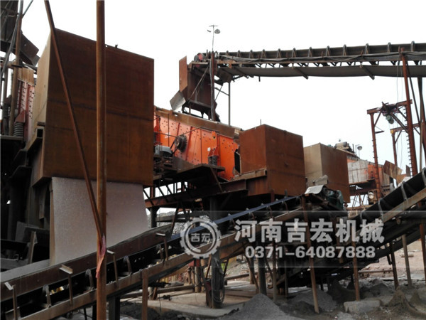 四川綿陽1200&times;1000對輥破碎機(jī)生產(chǎn)現(xiàn)場