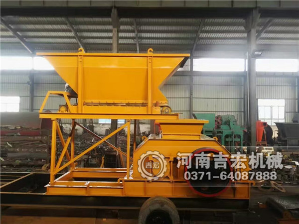 900&times;1200移動(dòng)雙齒輥破碎機(jī)發(fā)往西安 