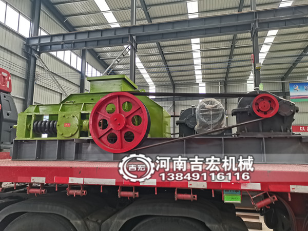 城市道路改造中廢舊柏油路面破碎方案——雙齒輥破碎機(jī)核心技術(shù)解讀！