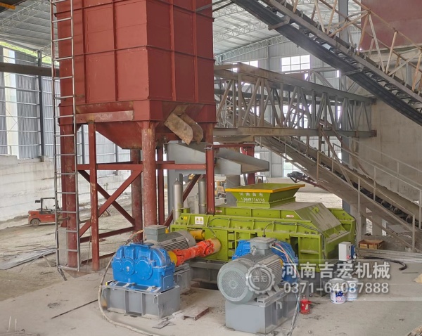 礦場主自述：“換了液壓對輥機后，我的鐵礦石制砂廠終于扭虧為盈！”