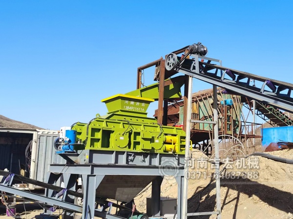 沙子超細粉碎機哪種效果好,推薦四輥破碎機！