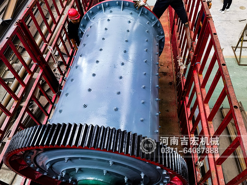 還在為礦石粉碎發愁？球磨機：干濕兩用,輕松制取1500目細粉!
